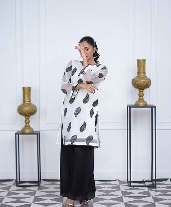 Trendy Monochrome Design Outfit for�Women