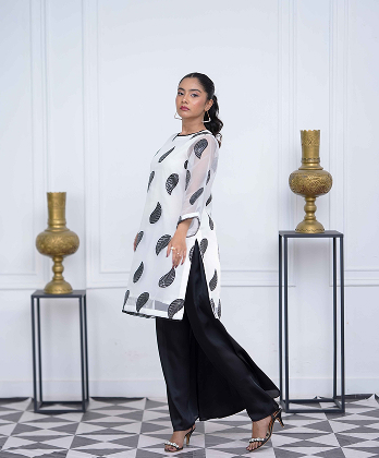 Trendy Monochrome Design Outfit for�Women