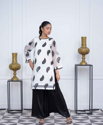 Trendy Monochrome Design Outfit for�Women
