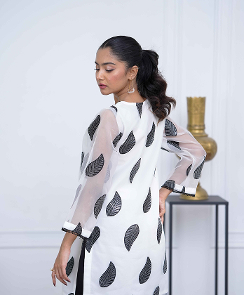 Trendy Monochrome Design Outfit for�Women